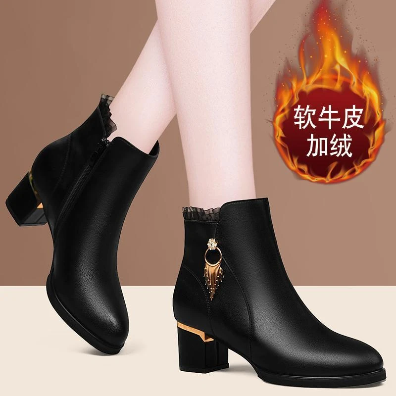 品牌断码妈妈皮靴软皮软底秋冬保暖舒适女鞋不累脚加绒女士马丁靴