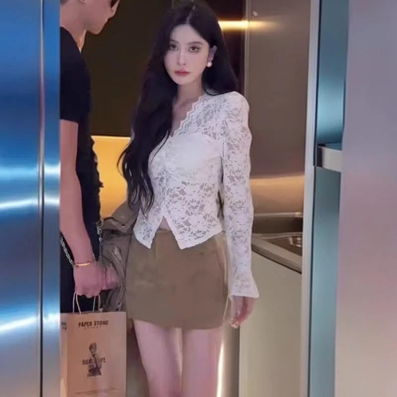 4628名媛v领长袖蕾丝衫修身显瘦开叉钩花打底衫衣长50