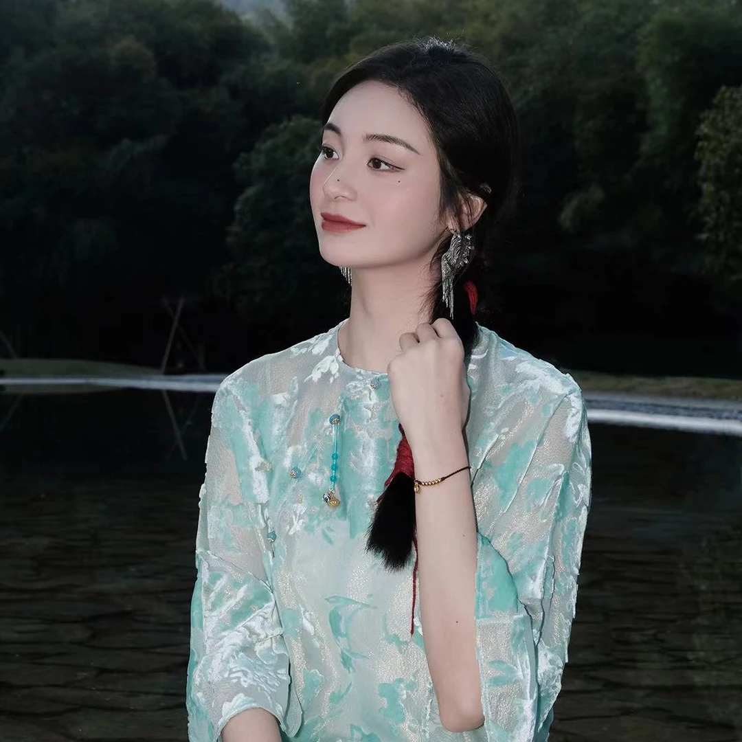 盛唐婧浅蓝国风丝绒上衣新款时尚洋气百搭女装小众炸街高级感女装