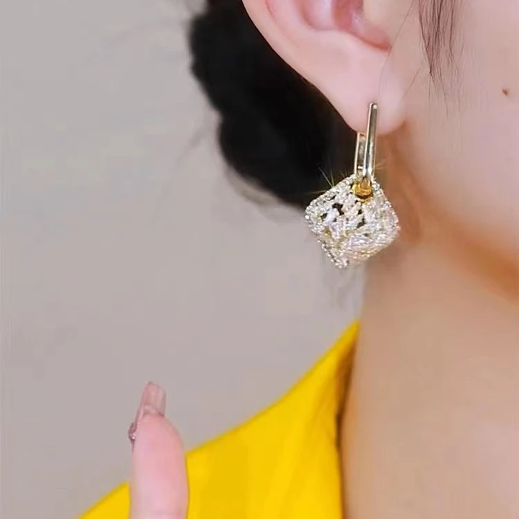 铜合金耳饰 轻奢高级感几何菱形耳环女时尚精致气质百搭耳饰N0878