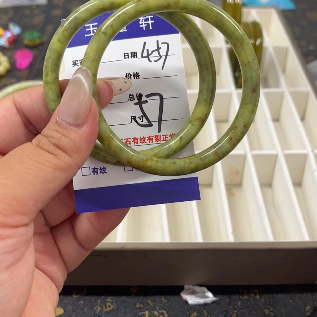 蛇纹石玉手镯未镶嵌