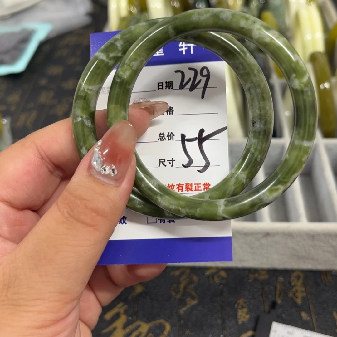 蛇纹石玉手镯未镶嵌