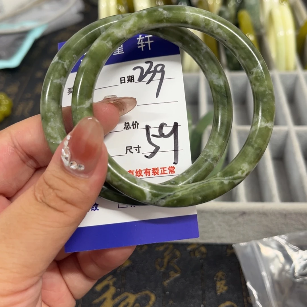 蛇纹石玉手镯未镶嵌