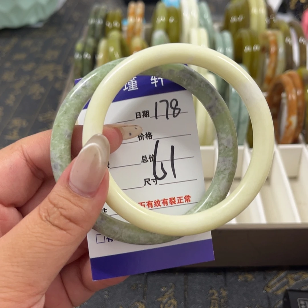 蛇纹石玉手镯未镶嵌