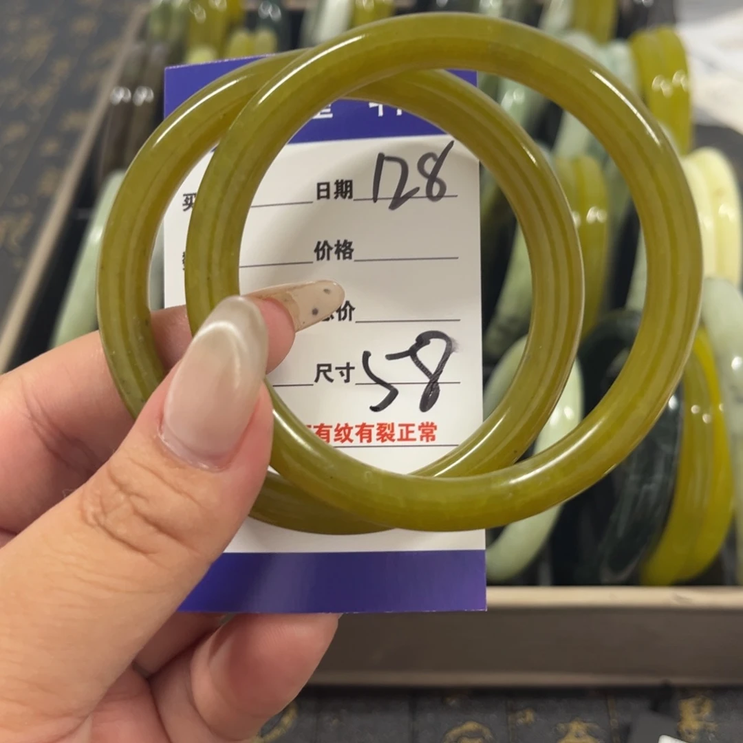 蛇纹石玉手镯未镶嵌
