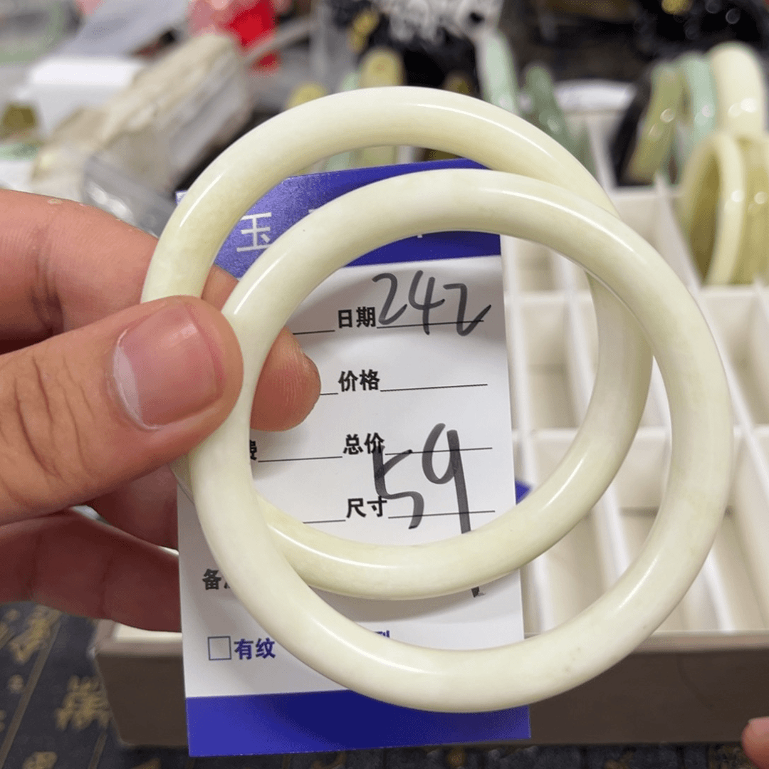 蛇纹石玉手镯未镶嵌