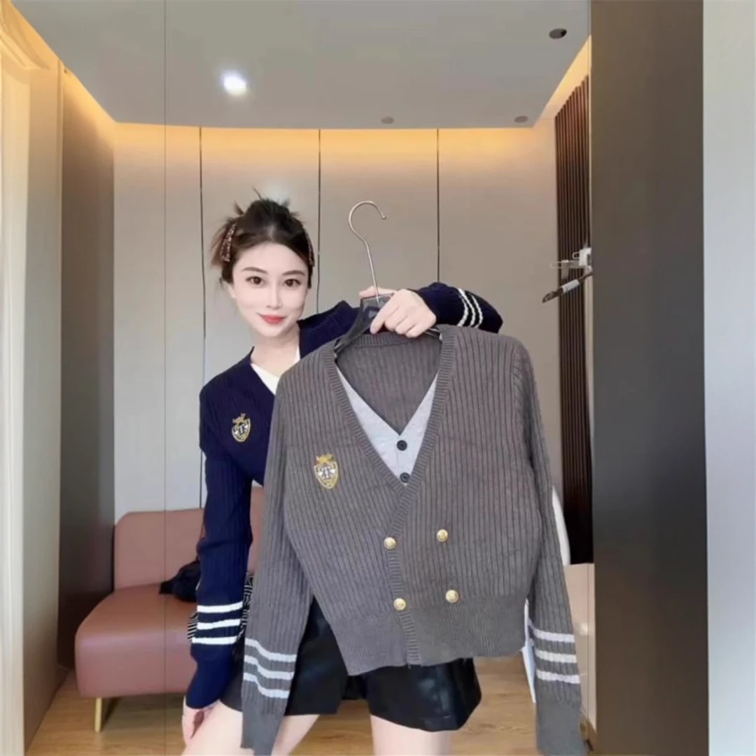 2025年春季新款韩版学院风双排扣假两件针织开衫V领百搭减龄外套