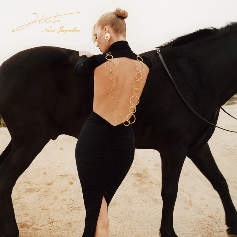 NanaJacqueline大露背金属环长袖连衣裙女新款高级感荡链长裙气质