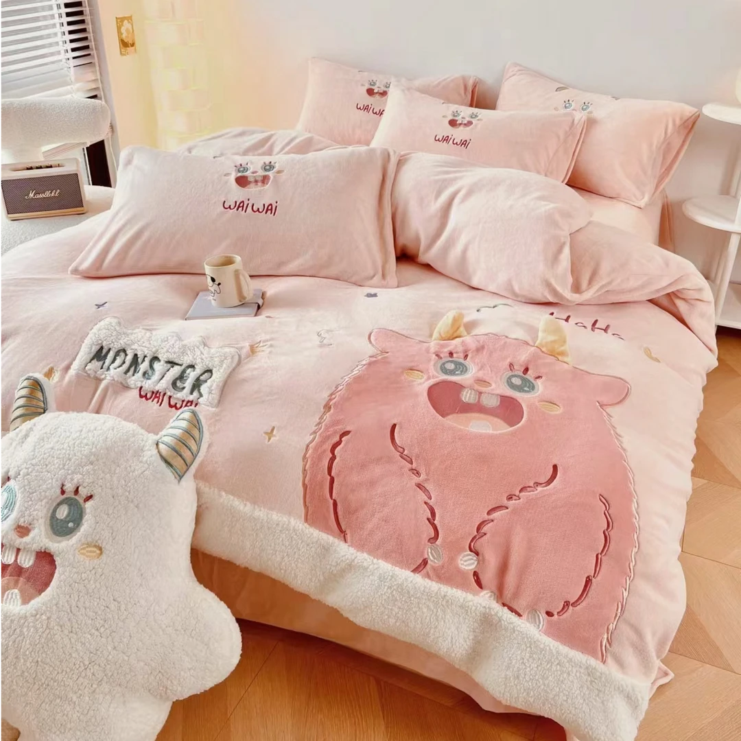 小玲子 粉色小怪兽 冬季保暖羊羔绒牛奶绒四件套 可爱风 防静电
