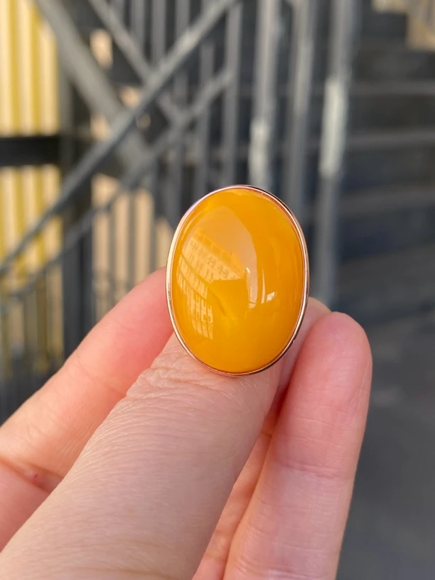 俄罗斯蜜蜡戒指颜色红润饱满精致无可挑剔大小可调节送生日礼