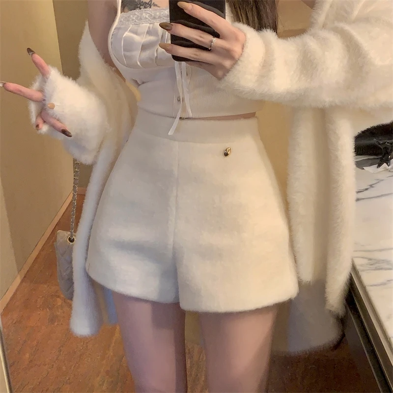 秋冬新款韩版洋气软糯毛绒A字短裤百搭靴裤子高腰显瘦阔腿热裤女