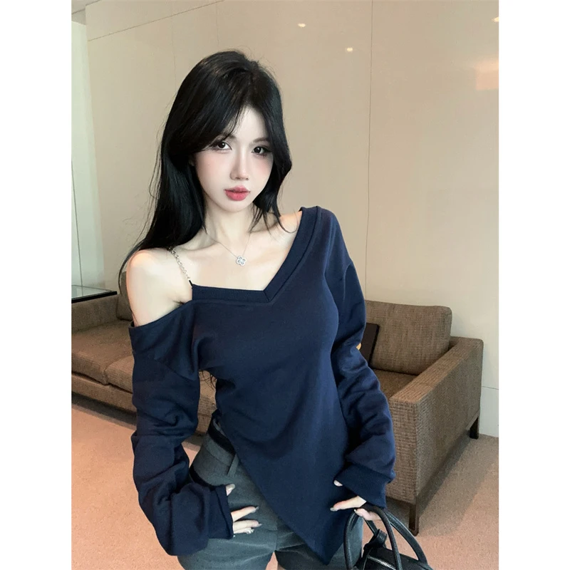 设计感小众链条露肩长袖卫衣女纯欲风辣妹修身显瘦褶皱不规则上衣
