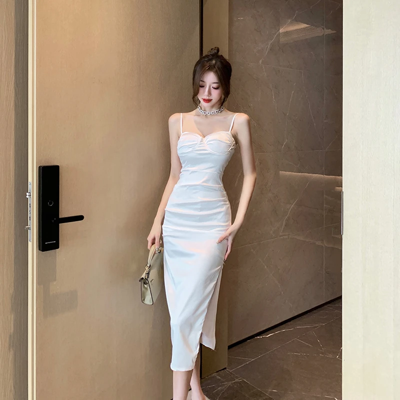 法式设计高级感气质显瘦吊带连衣裙女名媛风开叉低胸礼服包臀裙子