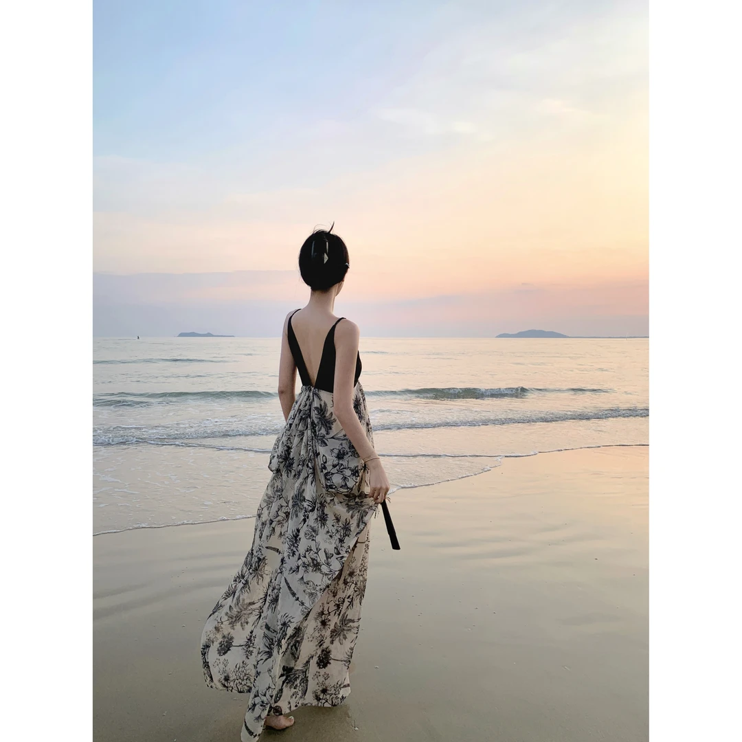 V领拼接法式复古露背连衣裙女水墨画吊带长裙气质优雅海边沙滩裙
