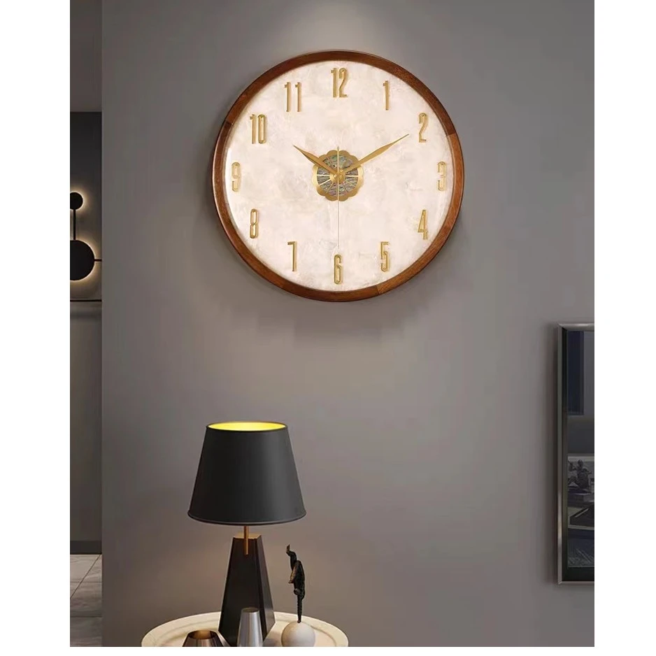 现代简约轻奢家用胡桃木贝壳挂钟高档时钟圆形实木客厅时尚钟表