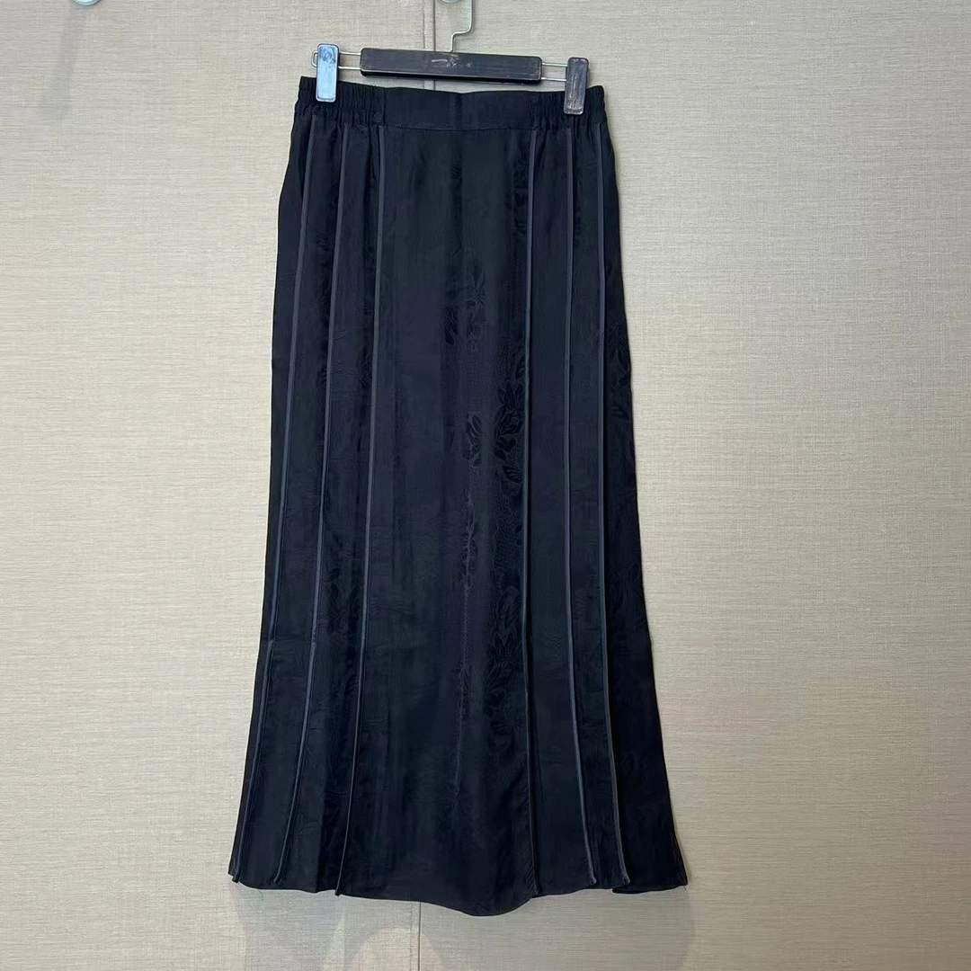 Q8123715桑蚕丝香云纱提花马面裙