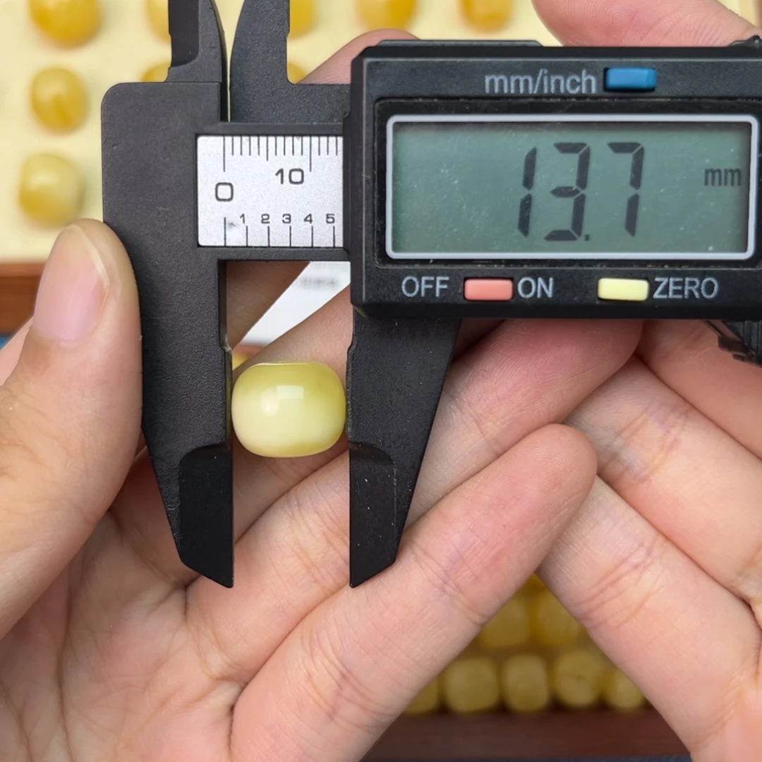 琥珀裸石未镶嵌蜜蜡