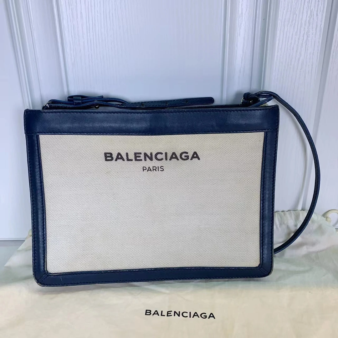 95新 Balenciaga/巴黎世家 98新巴黎世家帆布拼皮信封斜挎包