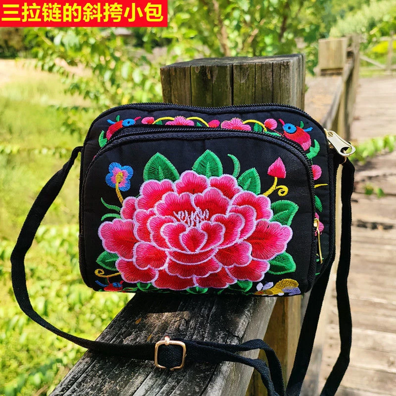 新款云南民族风刺绣花包包妈妈款斜挎包中老年人老太太包手机小包