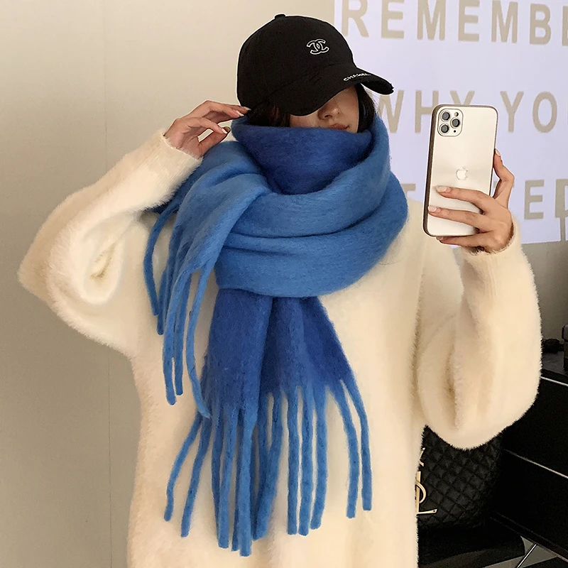 新款软糯纯色渐变色围巾女冬季加厚披肩两用麻花流苏保暖围脖百搭