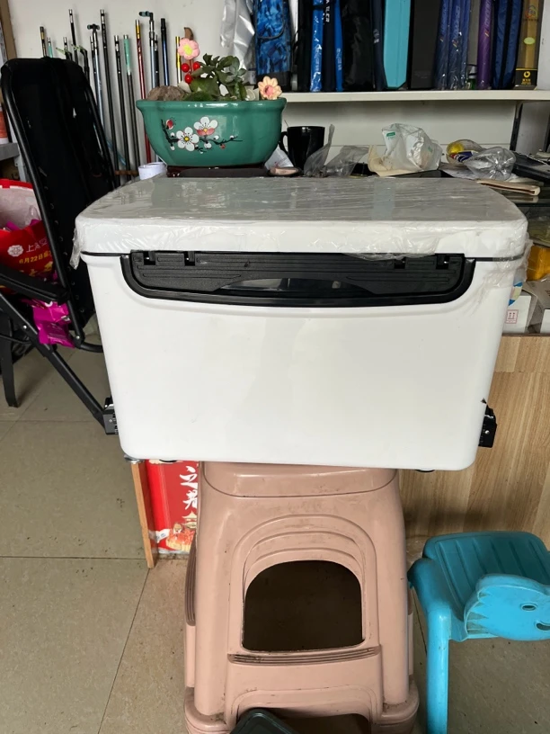 纯色钓箱，四角升降，配件齐全