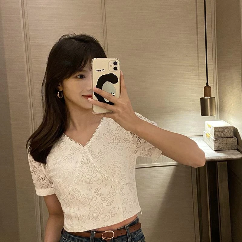 0962柒量一裁小个子柔美雅致设计感白色V领镂空蕾丝短袖上衣女