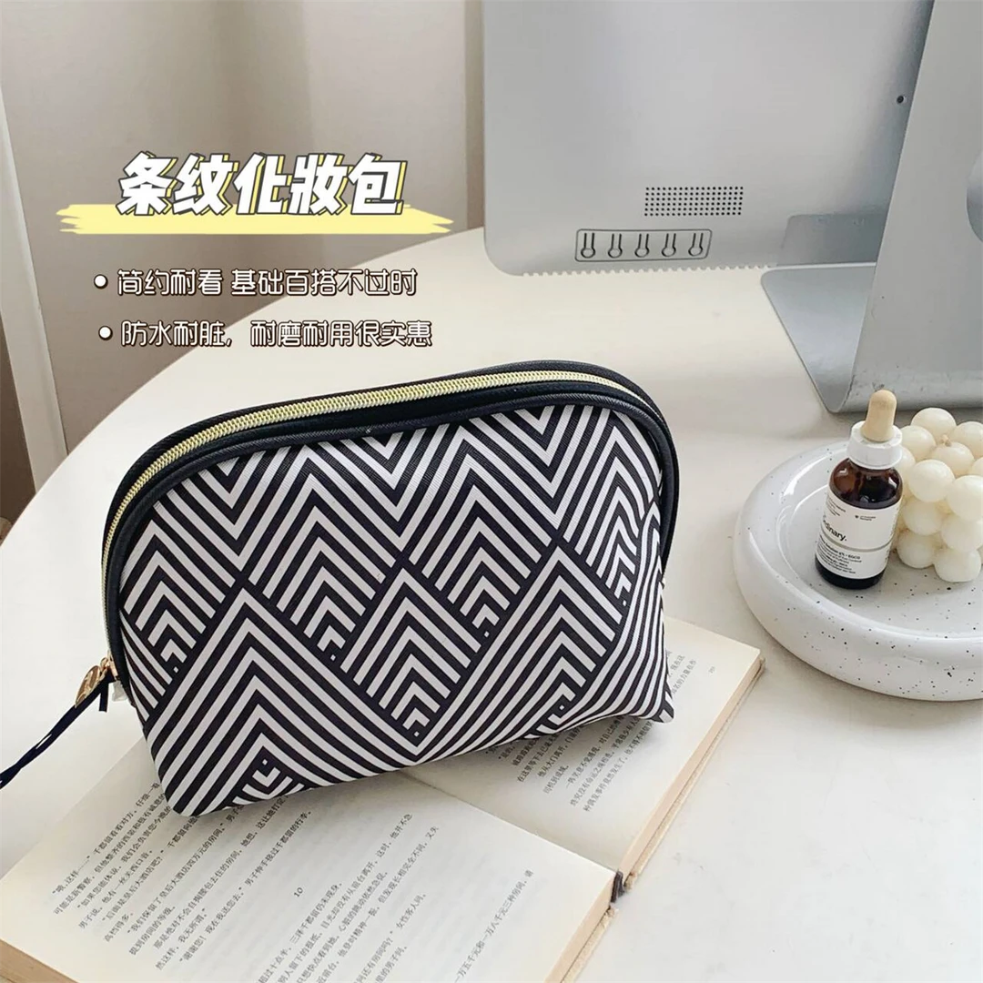 亚某逊在售26美刀出口单！黑色格纹大容量化妆包收纳包21*17*10cm