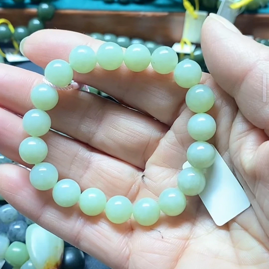 077新疆和田玉精品粉青卡10的圆珠手串