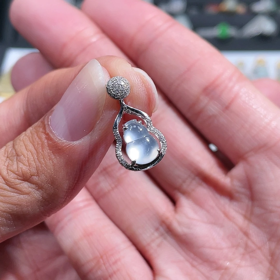 翡翠吊坠(不含链)18K金镶嵌