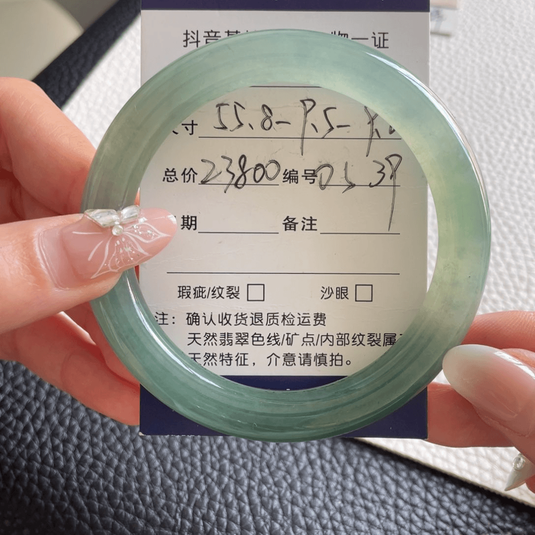 翡翠手镯未镶嵌翡翠手镯