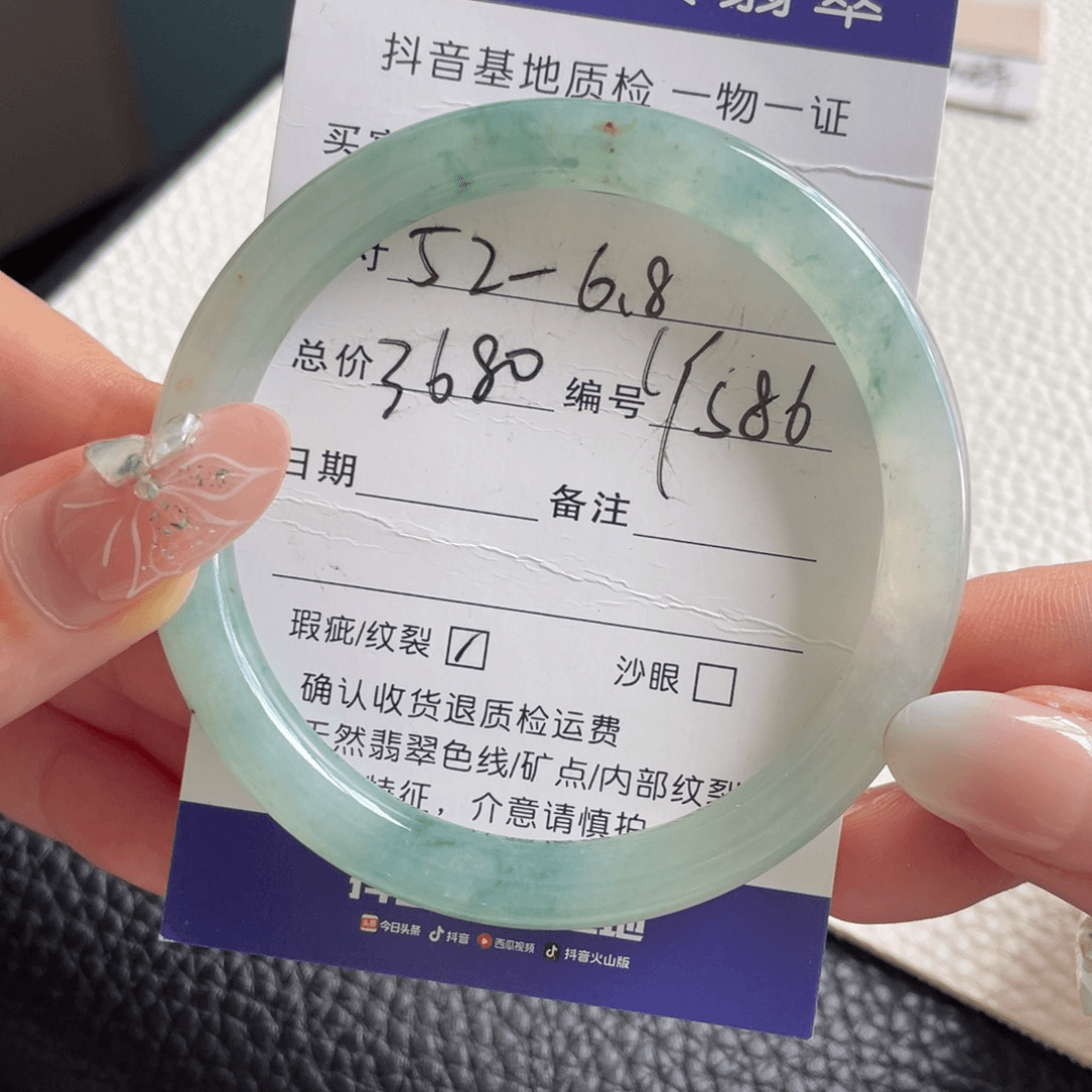 翡翠手镯未镶嵌翡翠手镯