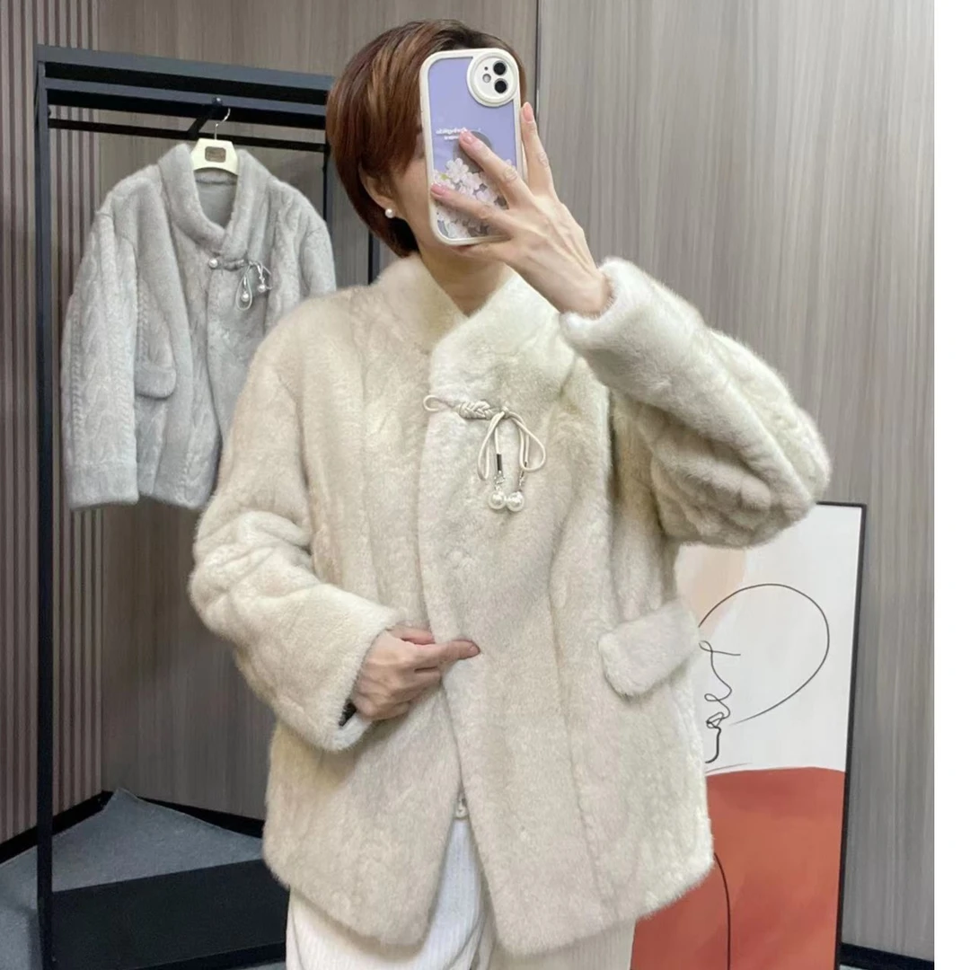 海宁冬季女士休闲百搭网红设计师气质时尚轻奢立领短款外套2385