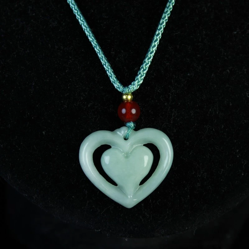 天然翡翠玉精致雕刻心连心吊坠项链挂件女士时尚心形镂空玉坠挂件