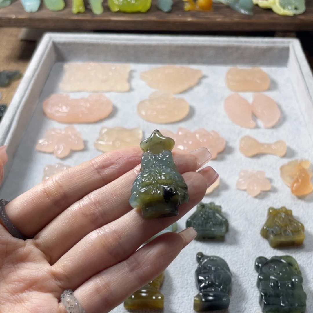 【闪购商品】蛇纹石玉颈饰未镶嵌荷*