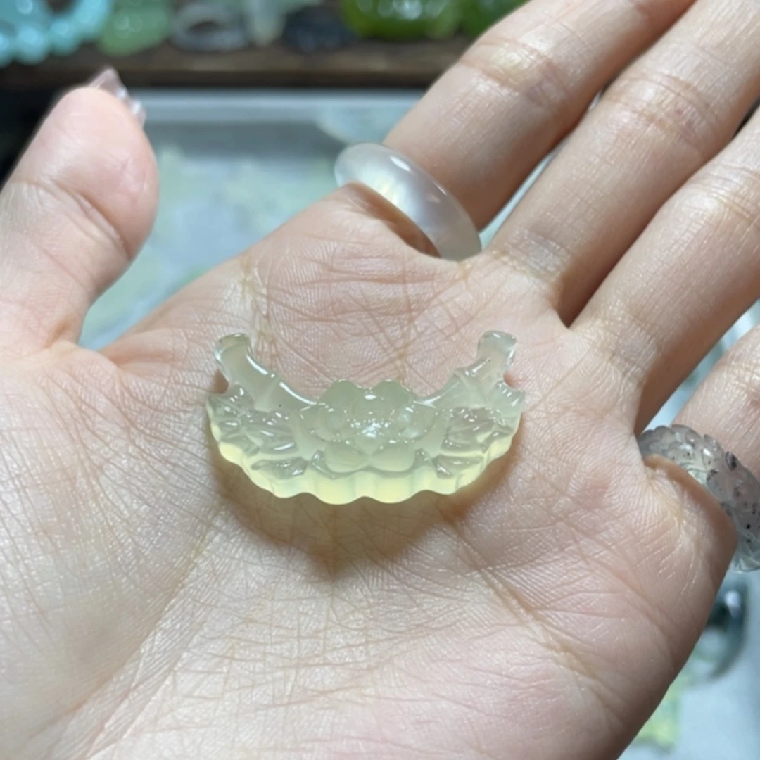 【闪购商品】蛇纹石玉颈饰未镶嵌某**甲