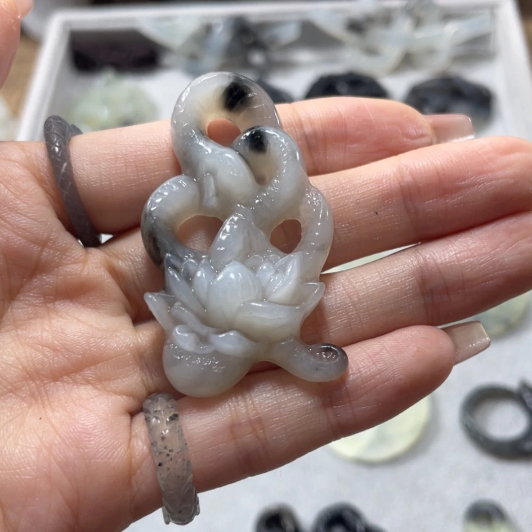 【闪购商品】蛇纹石玉颈饰未镶嵌u***—