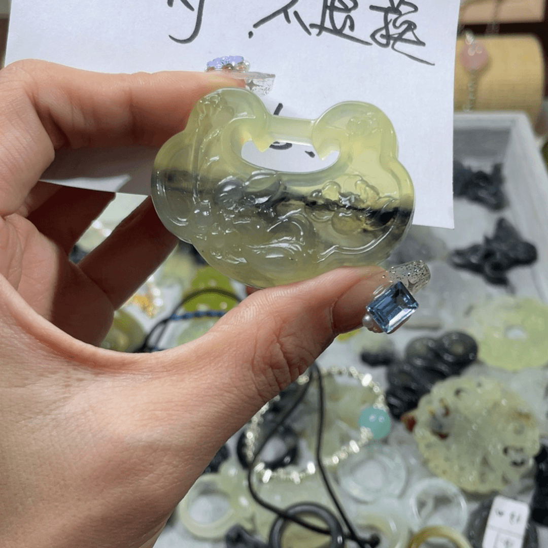 蛇纹石玉颈饰未镶嵌