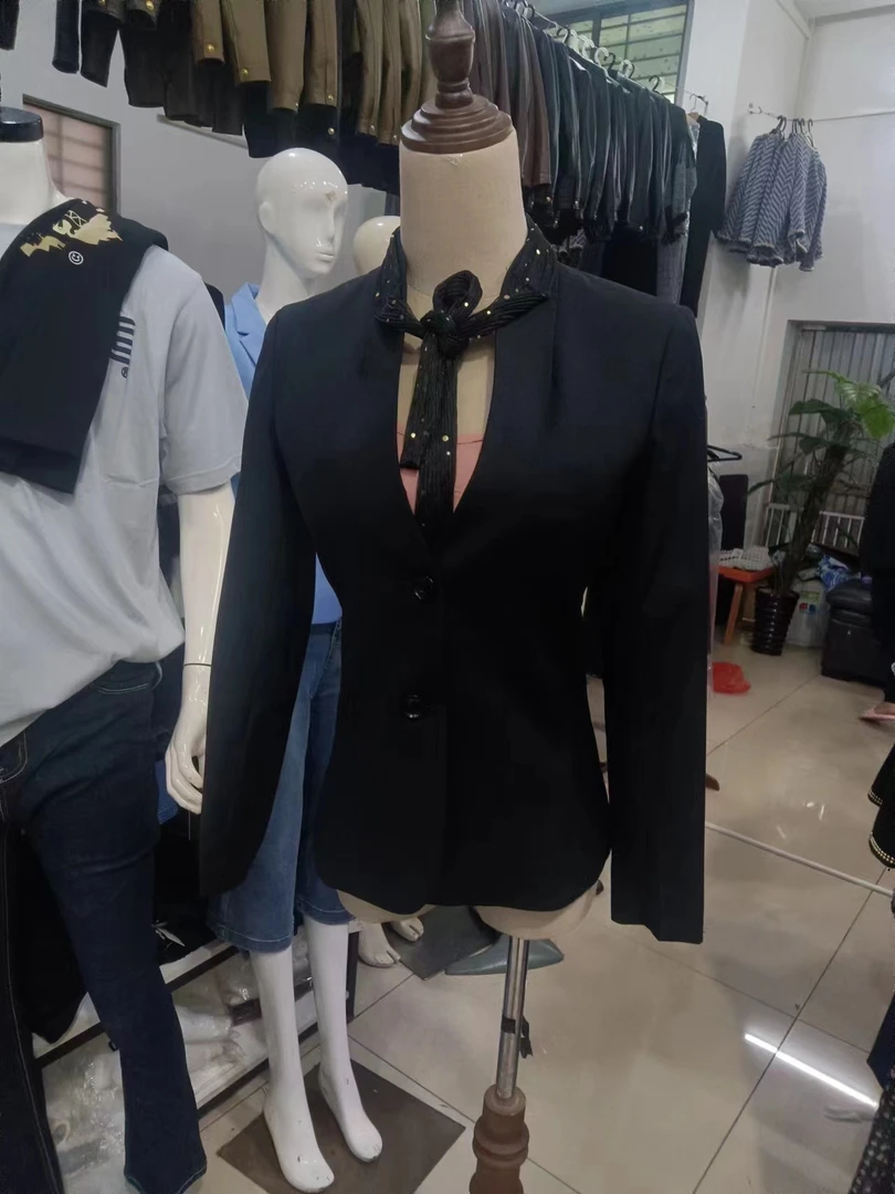 时尚修身气质黑色小西装