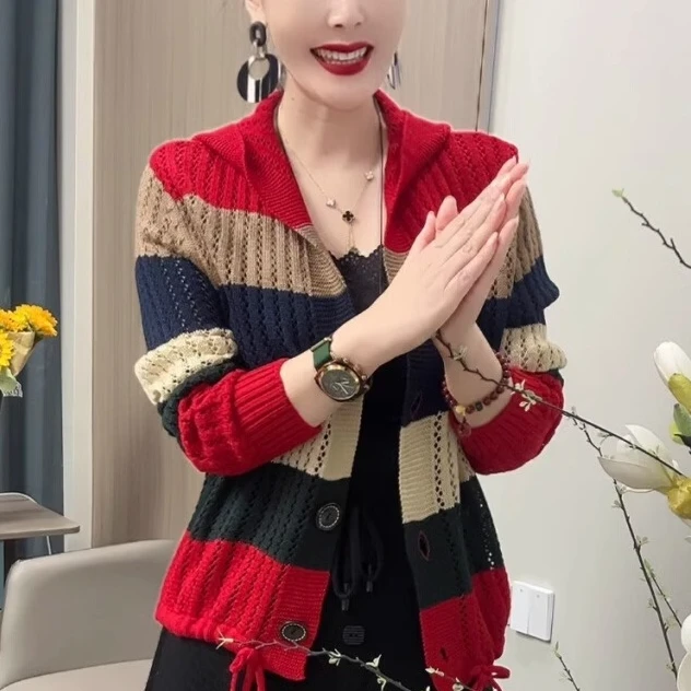 拼色彩条连帽针织衫开衫披肩外套女春秋新款时尚减龄长袖外搭上衣