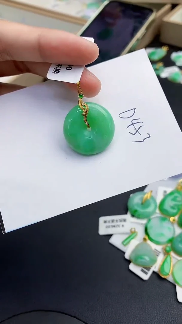 【闪购商品】翡翠颈饰18K金镶嵌0000000000