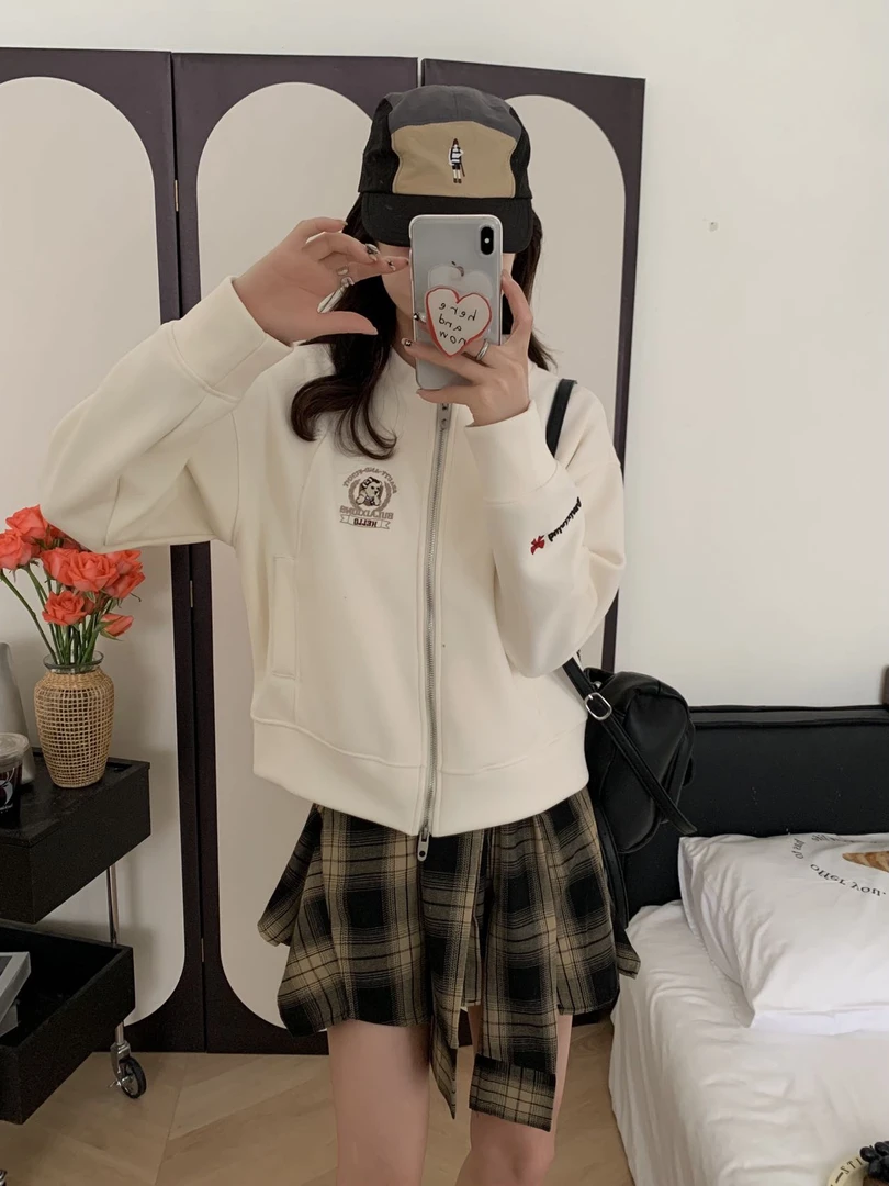 2024新款春秋时尚休闲百搭布莱熊拉链开衫8811-19