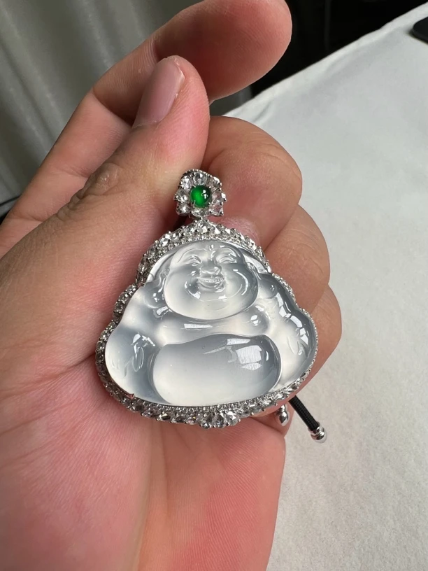 气质女王款18k金镶嵌玻璃种佛公零食颈饰