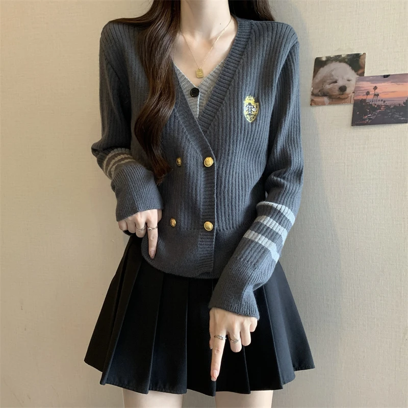 大码女装学院风减龄假两件针织衫女秋冬胖妹妹双排扣气质显瘦上衣