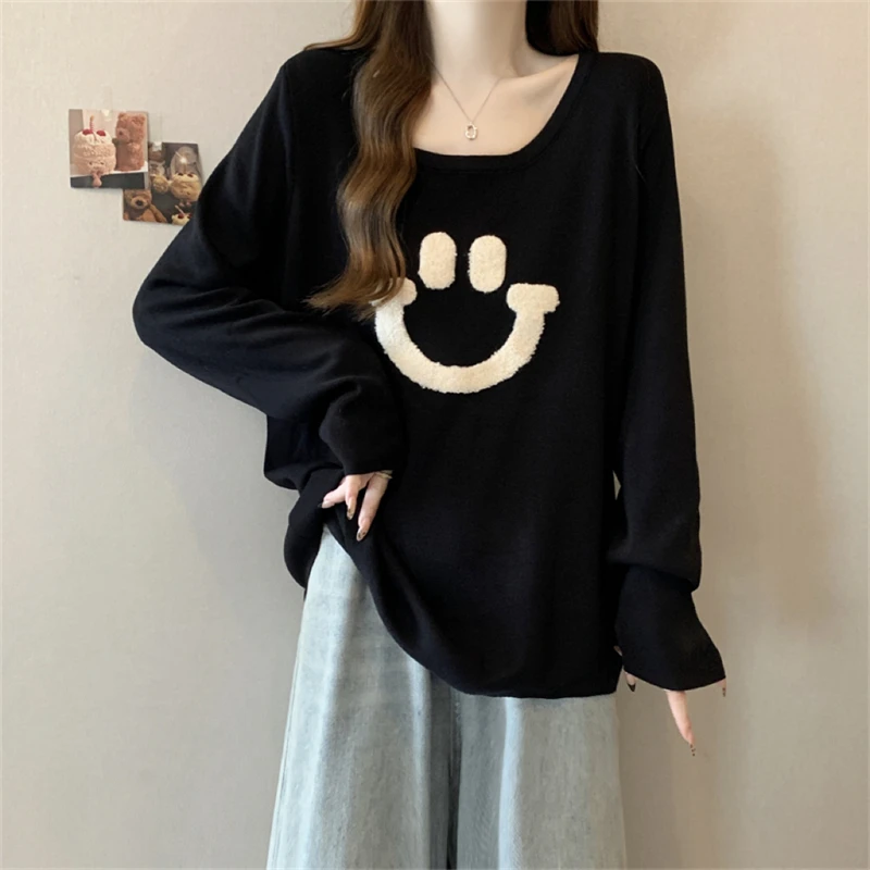 大码女装遮肚子刺绣正肩笑脸长袖打底衫女春秋胖妹妹显瘦针织上衣