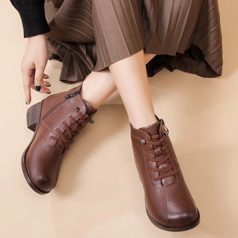 妈妈靴子女秋冬季加绒中年短靴中跟皮鞋软底保暖防滑中老年棉鞋女