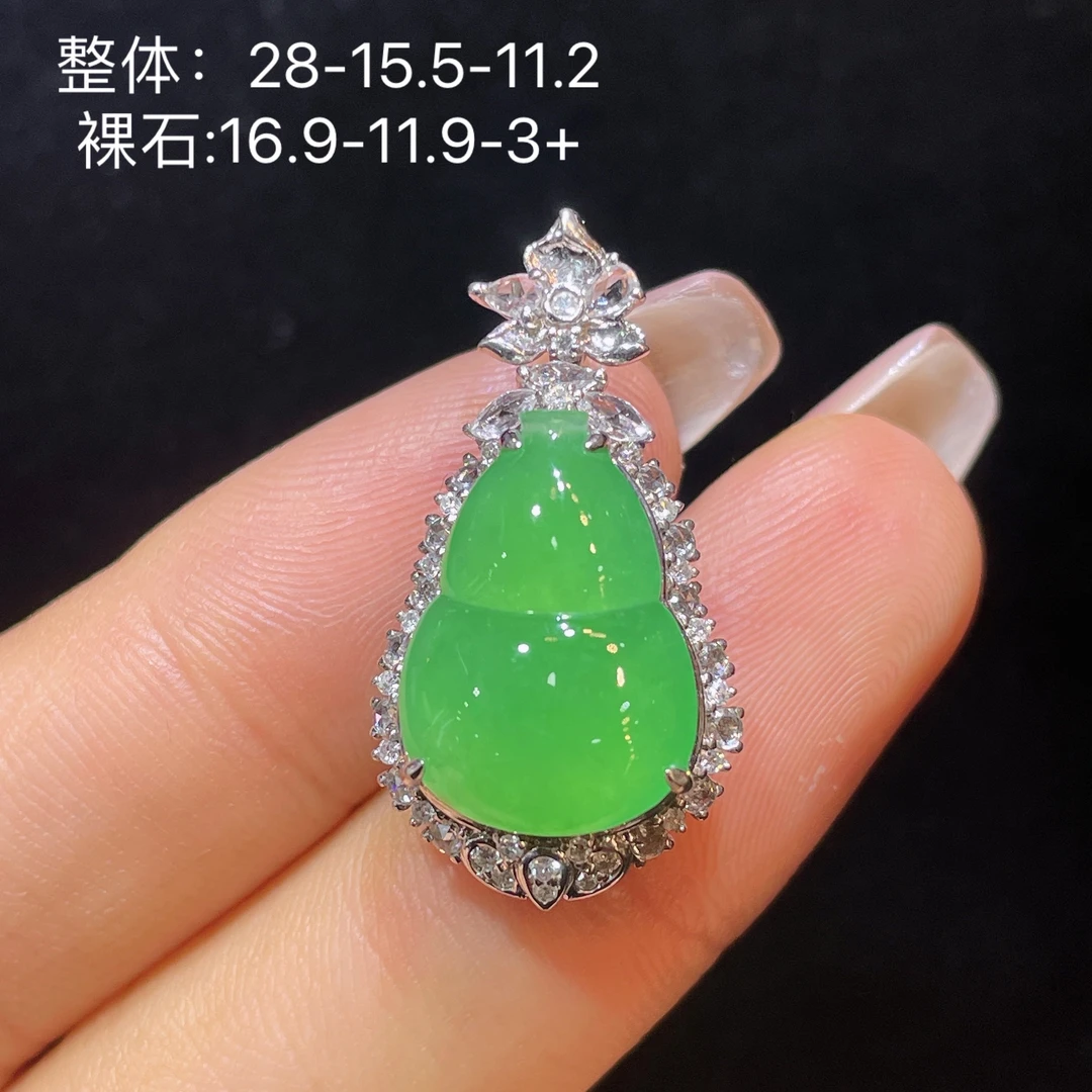 天然缅甸翡翠A货甜阳绿葫芦吊坠，18k金镶嵌伴钻