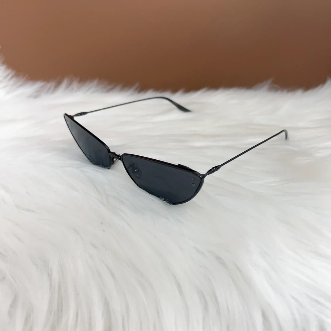 95新 DIOR/迪奥 迪奥黑色猫眼款时尚太阳镜