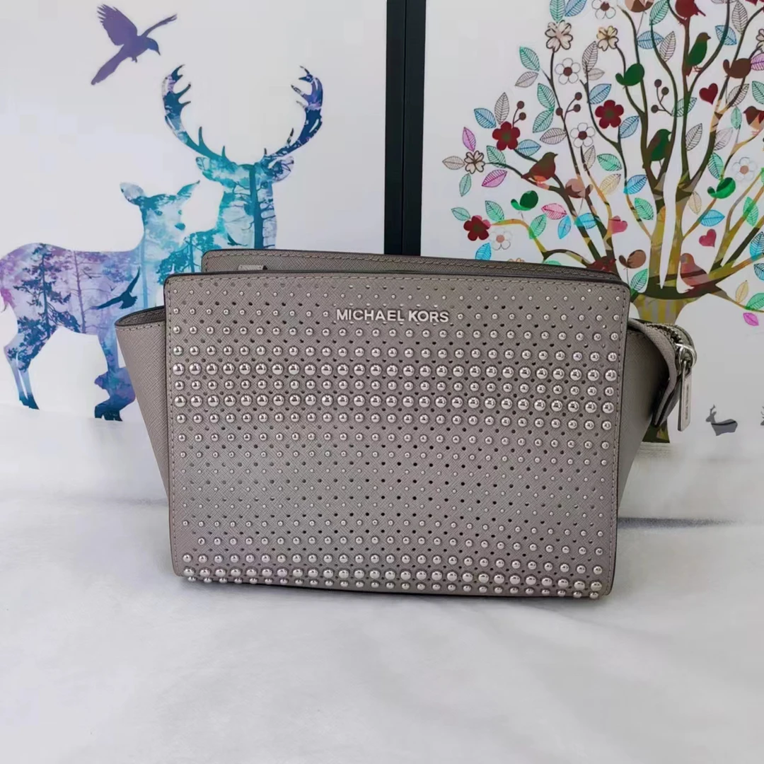 95新 MICHAEL KORS/迈克高仕 迈克高仕灰色铆钉款单肩包A0266