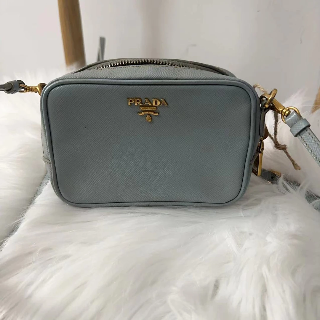 95新 Prada/普拉达 prada 百搭款奶蓝色相机包mini