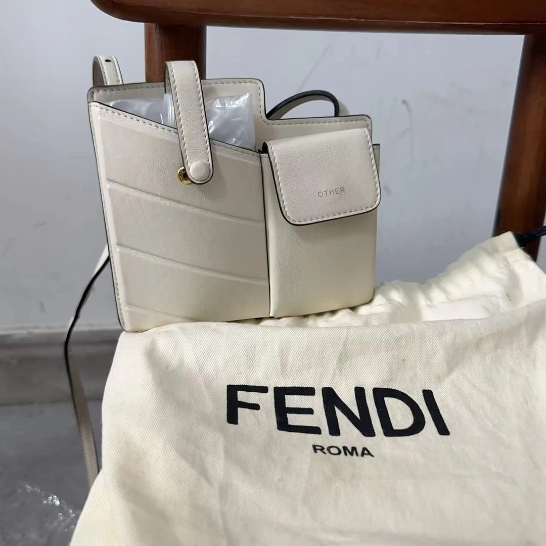 95新 FENDI/芬迪 芬迪白色百搭款单肩包